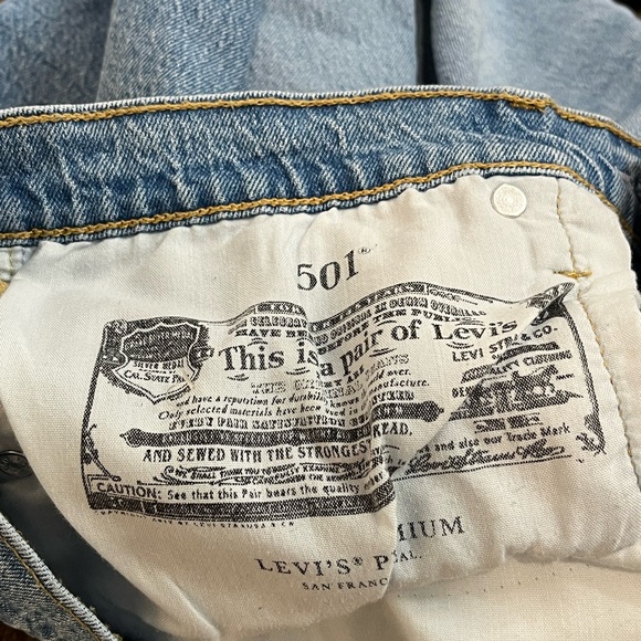 Levi’s 501 Mid-thigh Shorts - Picture 12 of 13